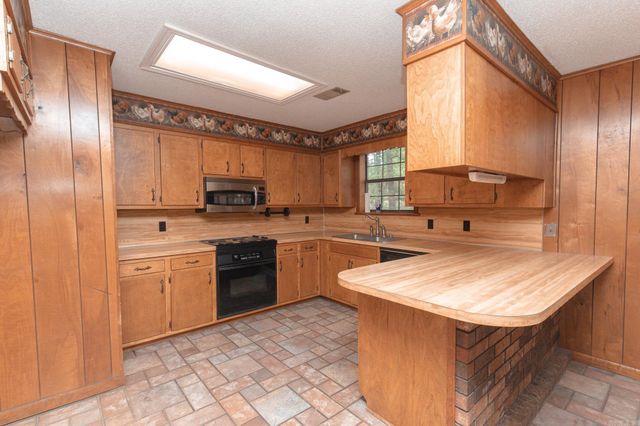 5205 Rogers Road, Pine Bluff, AR 71603