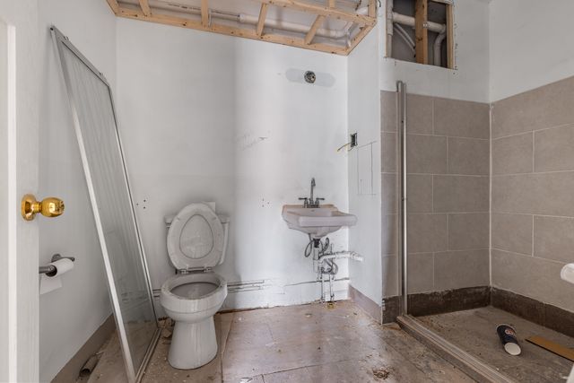 308-310 E State Street, Rockford, IL 61104