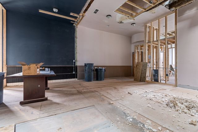 308-310 E State Street, Rockford, IL 61104