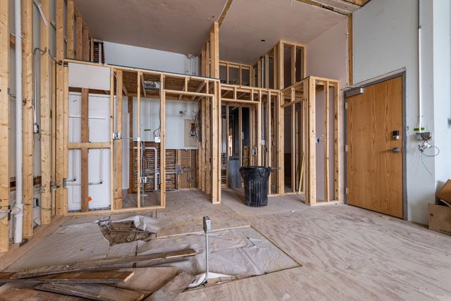 308-310 E State Street, Rockford, IL 61104