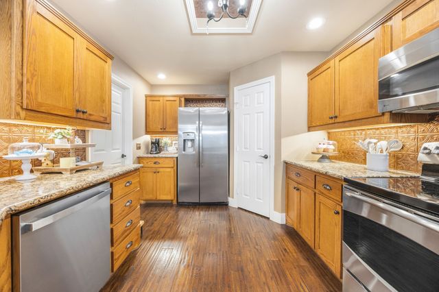 721 Dogwood Lane, Waxahachie, TX 75165