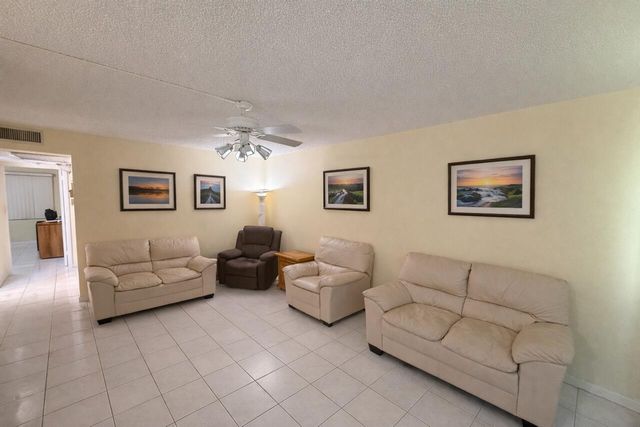 49 Hastings D, West Palm Beach, FL 33417