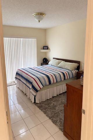 49 Hastings D, West Palm Beach, FL 33417