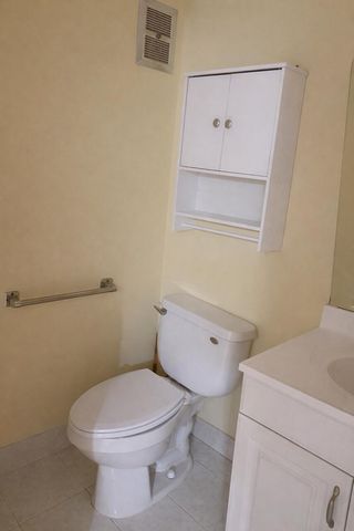 49 Hastings D, West Palm Beach, FL 33417