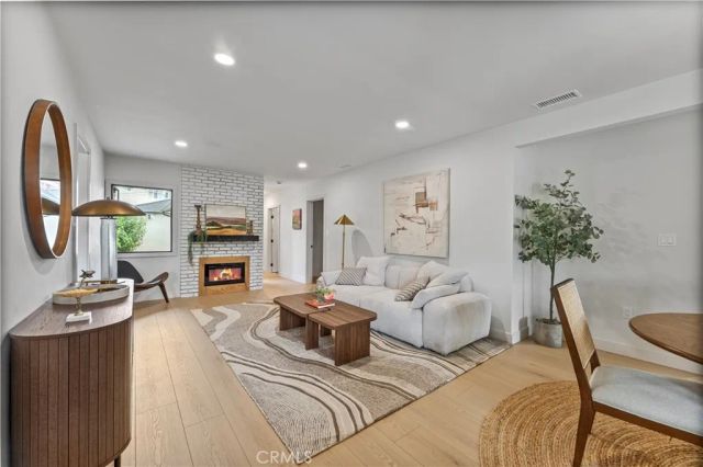 2420 N Keystone Street, Burbank, CA 91504