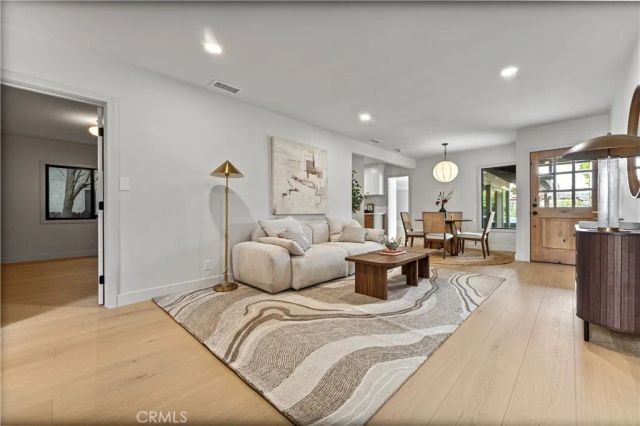 2420 N Keystone Street, Burbank, CA 91504