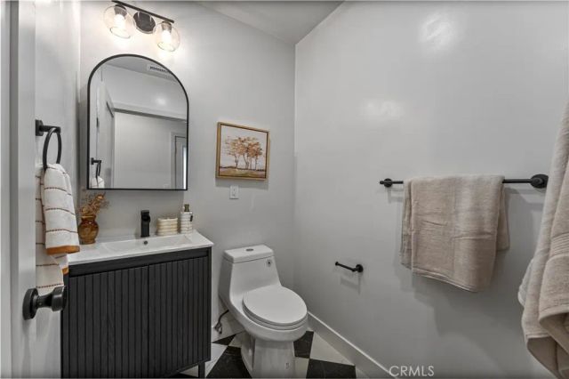 2420 N Keystone Street, Burbank, CA 91504