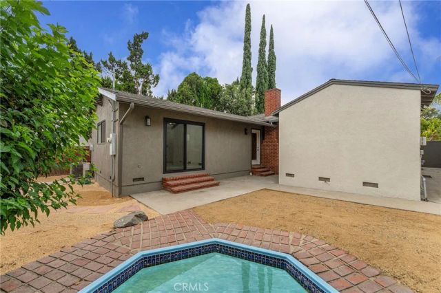 2420 N Keystone Street, Burbank, CA 91504