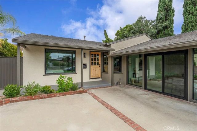 2420 N Keystone Street, Burbank, CA 91504