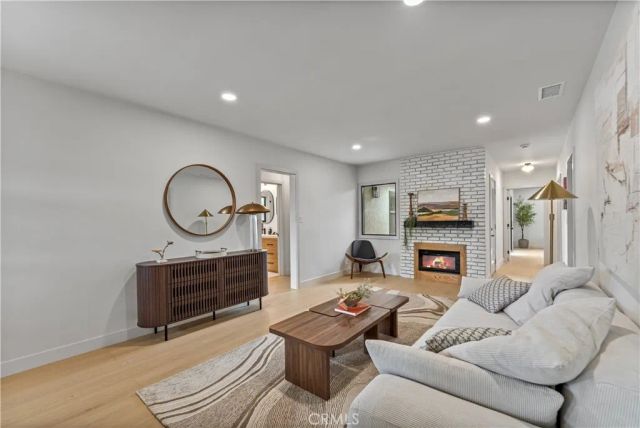 2420 N Keystone Street, Burbank, CA 91504