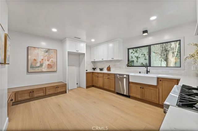 2420 N Keystone Street, Burbank, CA 91504