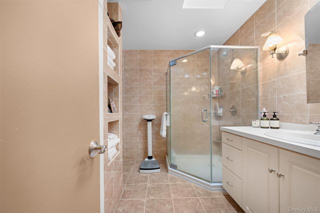 25 Windsor Gate Drive, North Hills, NY 11040