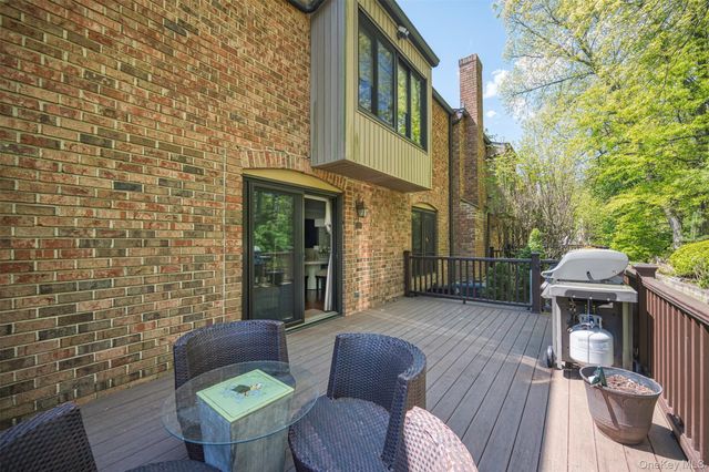 25 Windsor Gate Drive, North Hills, NY 11040