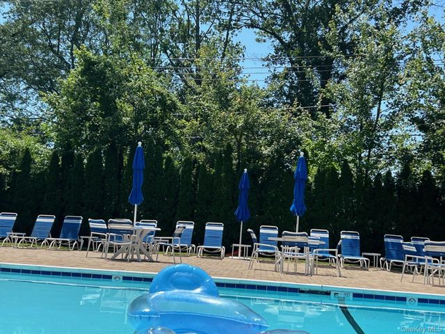 25 Windsor Gate Drive, North Hills, NY 11040