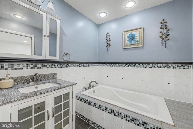 72 S LISA DR, Egg Harbor City, NJ 08215