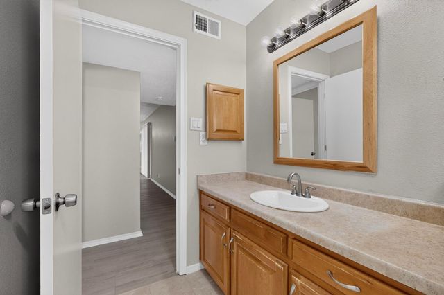 9015 FREEDOM Way NE, Albuquerque, NM 87109