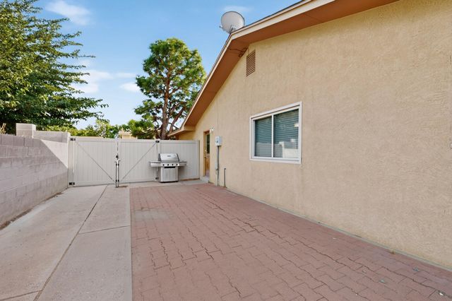9015 FREEDOM Way NE, Albuquerque, NM 87109