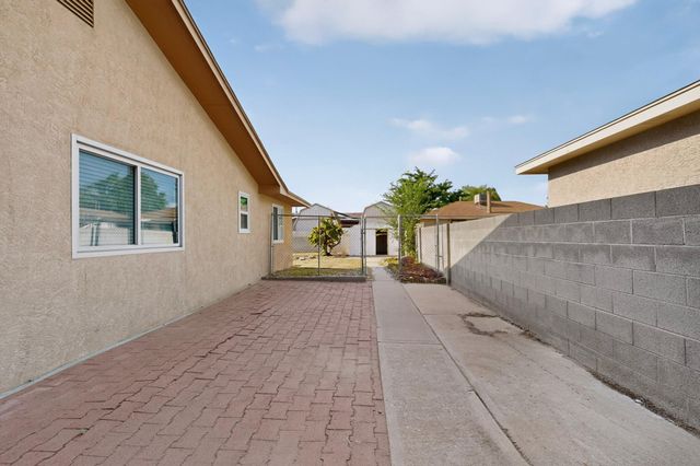 9015 FREEDOM Way NE, Albuquerque, NM 87109