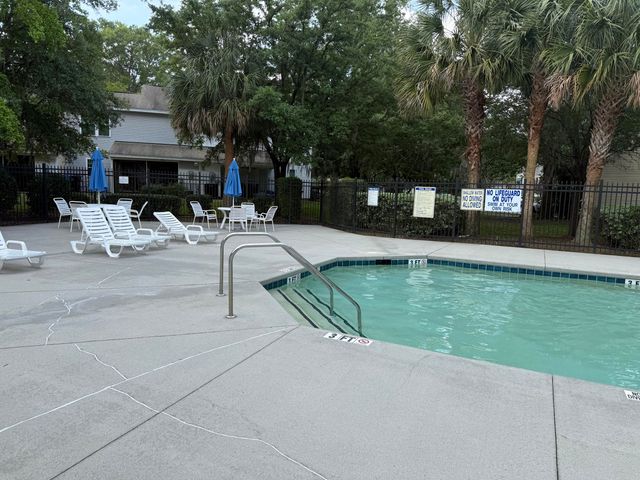 7948 Shadow Oak Drive, North Charleston, SC 29406