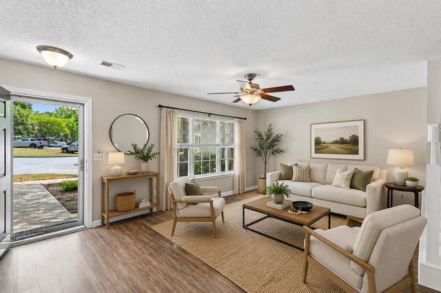 7948 Shadow Oak Drive, North Charleston, SC 29406