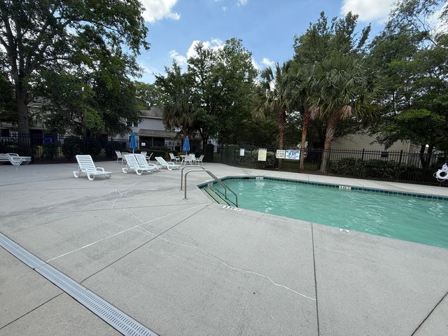 7948 Shadow Oak Drive, North Charleston, SC 29406