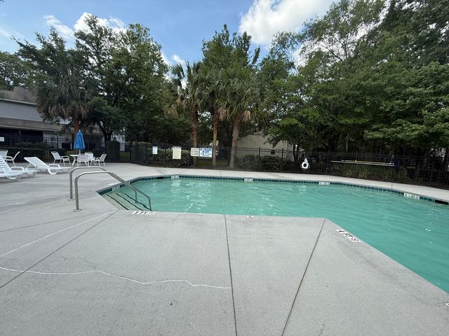 7948 Shadow Oak Drive, North Charleston, SC 29406