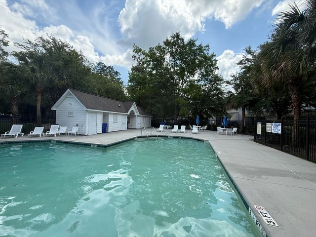 7948 Shadow Oak Drive, North Charleston, SC 29406