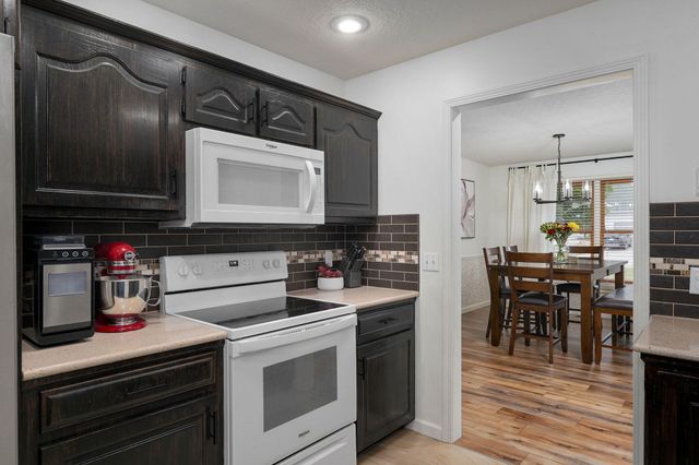 4571 S Park Avenue, Springfield, MO 65810