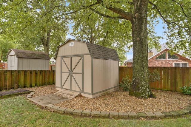 4571 S Park Avenue, Springfield, MO 65810