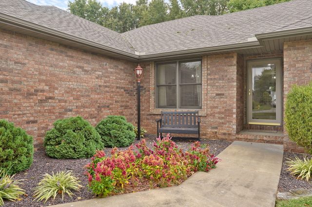 4571 S Park Avenue, Springfield, MO 65810