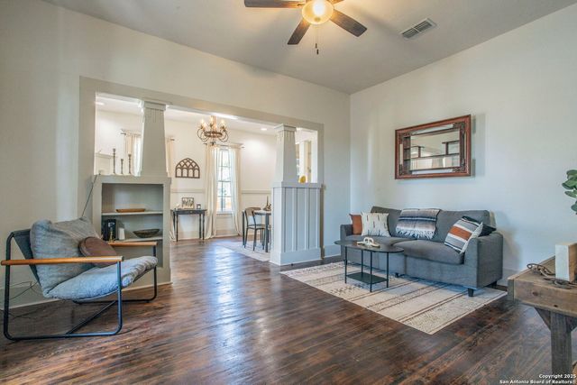 116 W Weinert, Seguin, TX 78155
