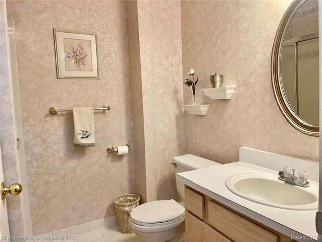 22254 Cape Cod Way, Farmington Hills, MI 48336