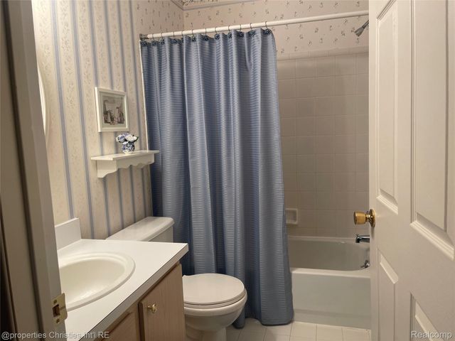 22254 Cape Cod Way, Farmington Hills, MI 48336