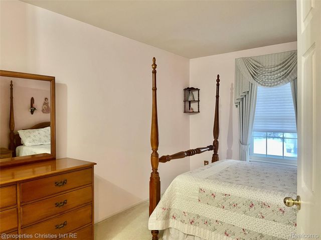 22254 Cape Cod Way, Farmington Hills, MI 48336