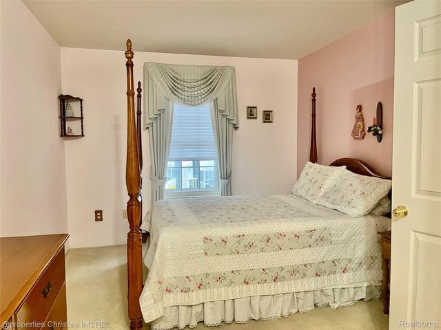 22254 Cape Cod Way, Farmington Hills, MI 48336