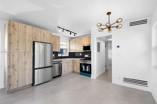 5195 NE 18th Ave 3, Fort Lauderdale, FL 33334