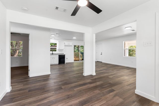 324 S Center Street, Conway, AR 72034