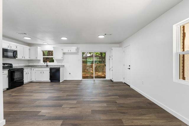 324 S Center Street, Conway, AR 72034