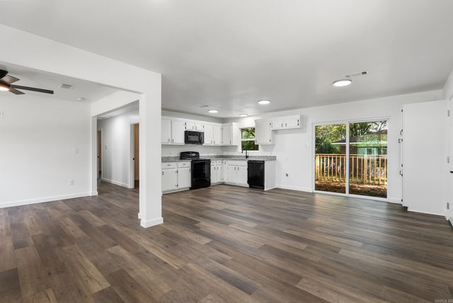 324 S Center Street, Conway, AR 72034