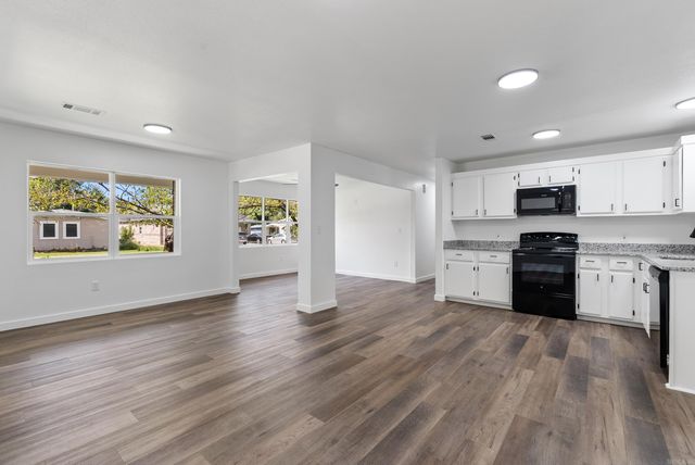 324 S Center Street, Conway, AR 72034