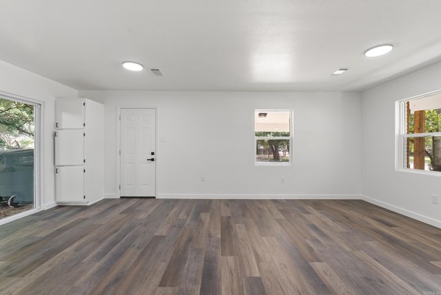 324 S Center Street, Conway, AR 72034