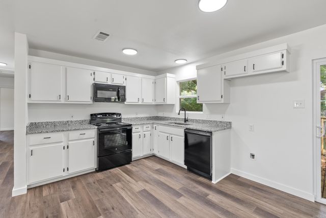 324 S Center Street, Conway, AR 72034