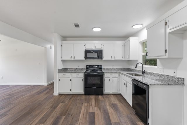 324 S Center Street, Conway, AR 72034