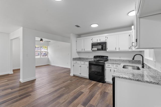 324 S Center Street, Conway, AR 72034