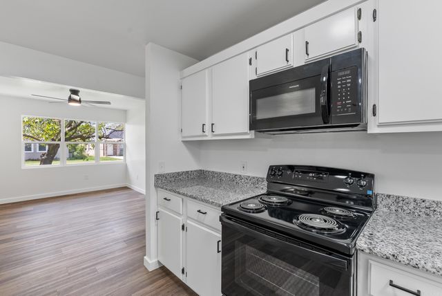 324 S Center Street, Conway, AR 72034