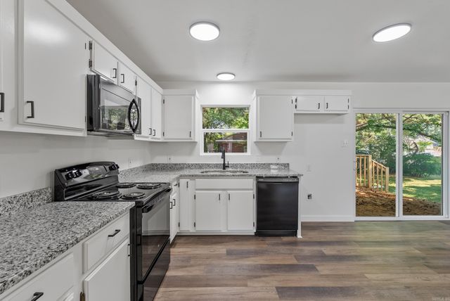 324 S Center Street, Conway, AR 72034