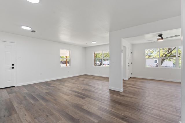 324 S Center Street, Conway, AR 72034