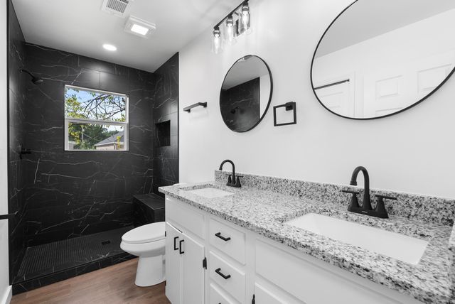 324 S Center Street, Conway, AR 72034