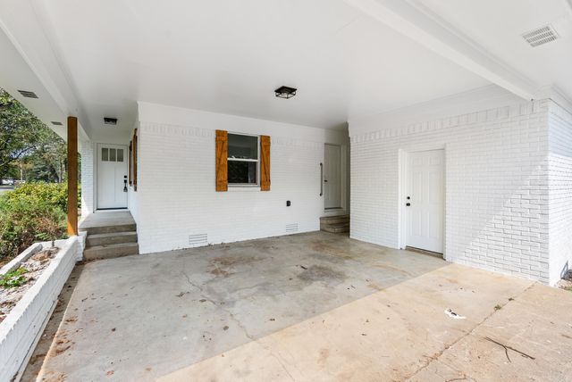 324 S Center Street, Conway, AR 72034