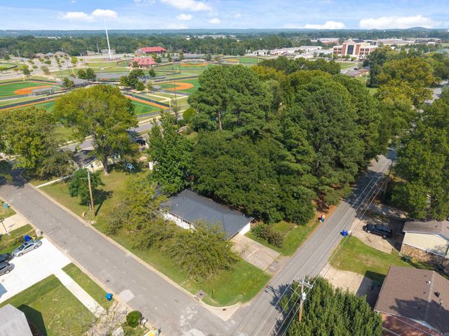 324 S Center Street, Conway, AR 72034